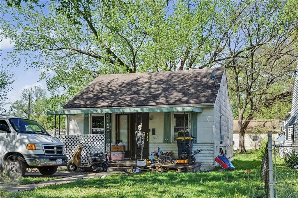 346 Topping Avenue, Kansas City, MO 64123 - #1