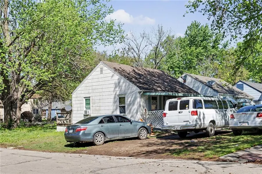346 Topping Avenue, Kansas City, MO 64123 - #2