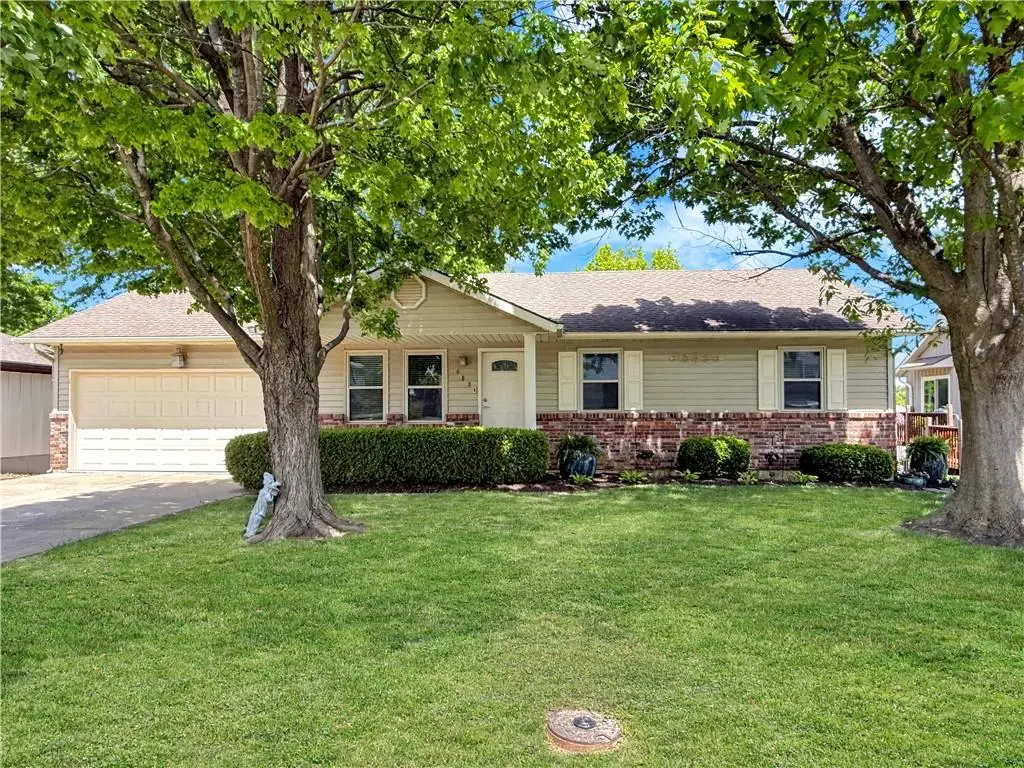 402 W 33rd Street, Higginsville, MO 64037 - #1