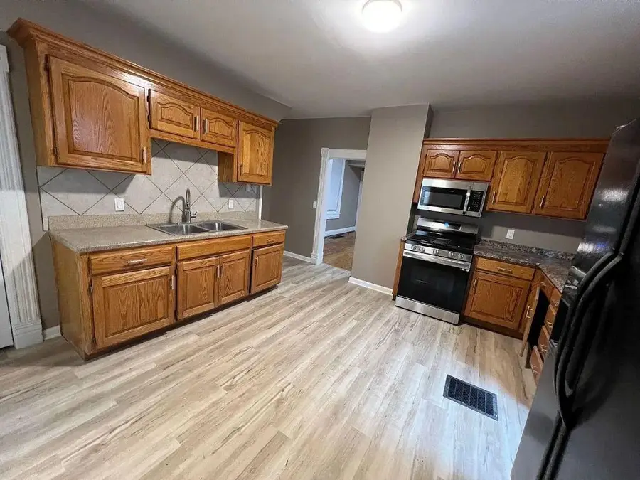 3217 Thompson Avenue, Kansas City, MO 64124 - #2