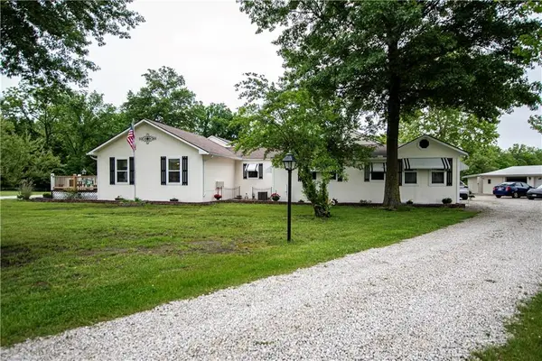 8005 S Buckner Tarsney Road, Oak Grove, MO 64075