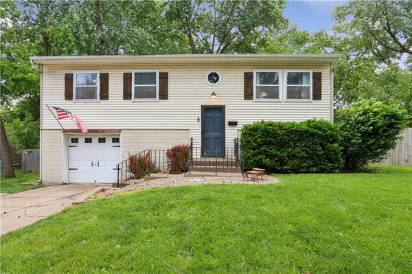 10022 Antioch Road, Overland Park, KS 66212