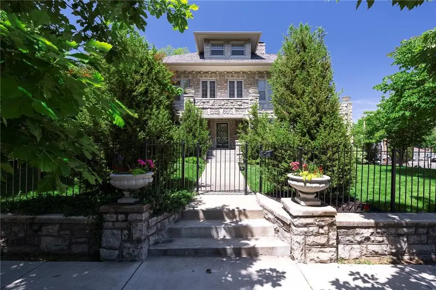400 W 63rd Street, Kansas City, MO 64113 - #3