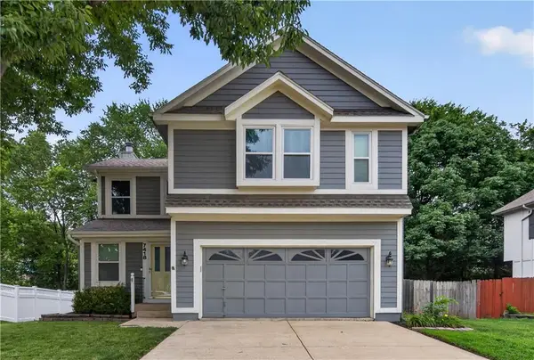 7418 W 152nd Street, Overland Park, KS 66223