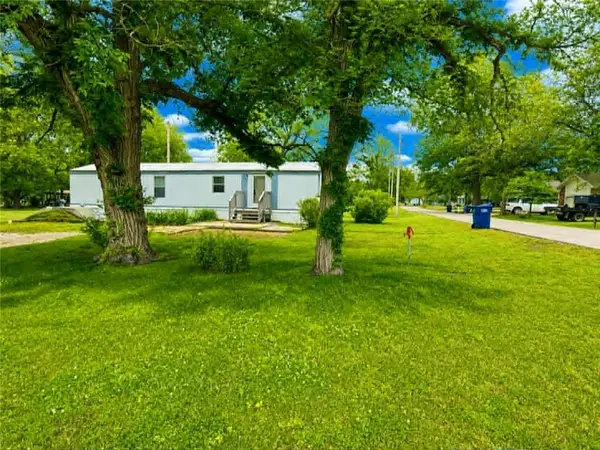 1201 E Buckeye Street, Columbus, KS 66725