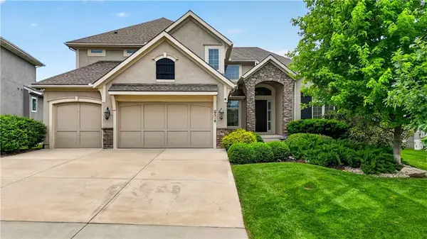 9519 W 151st Terrace, Overland Park, KS 66221