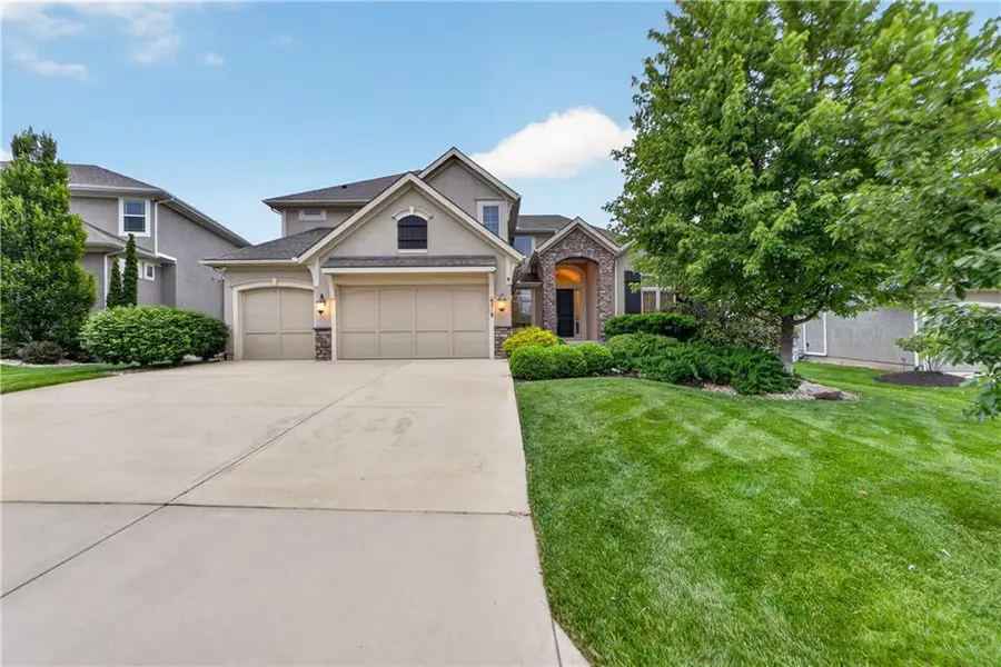 9519 W 151st Terrace, Overland Park, KS 66221 - #2