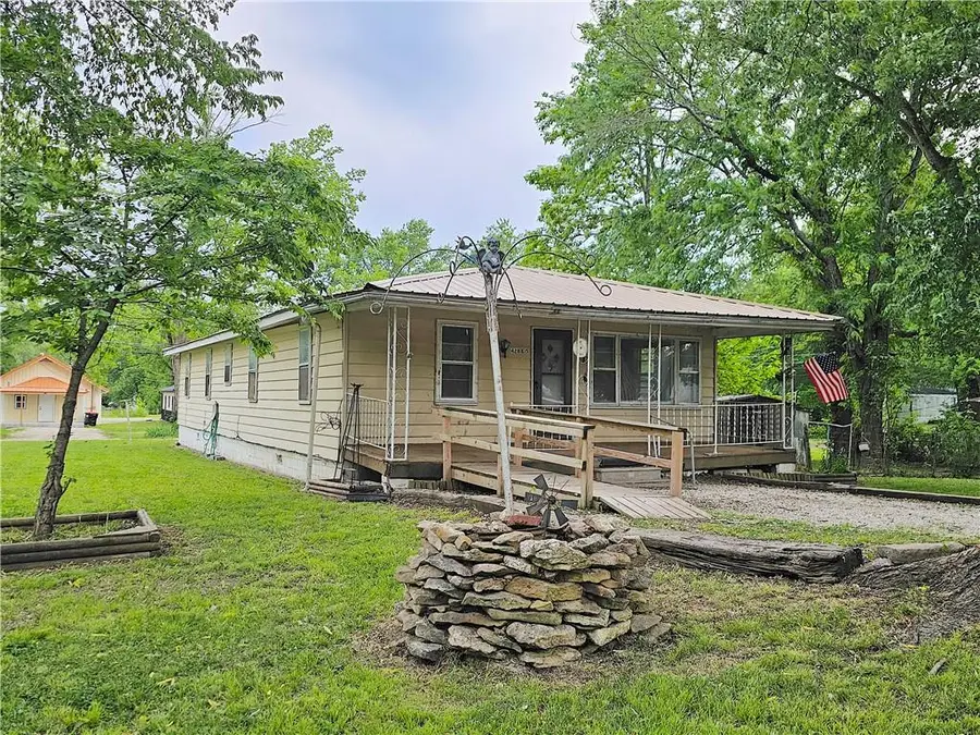 428 E 5th Avenue, Garnett, KS 66032 - #2