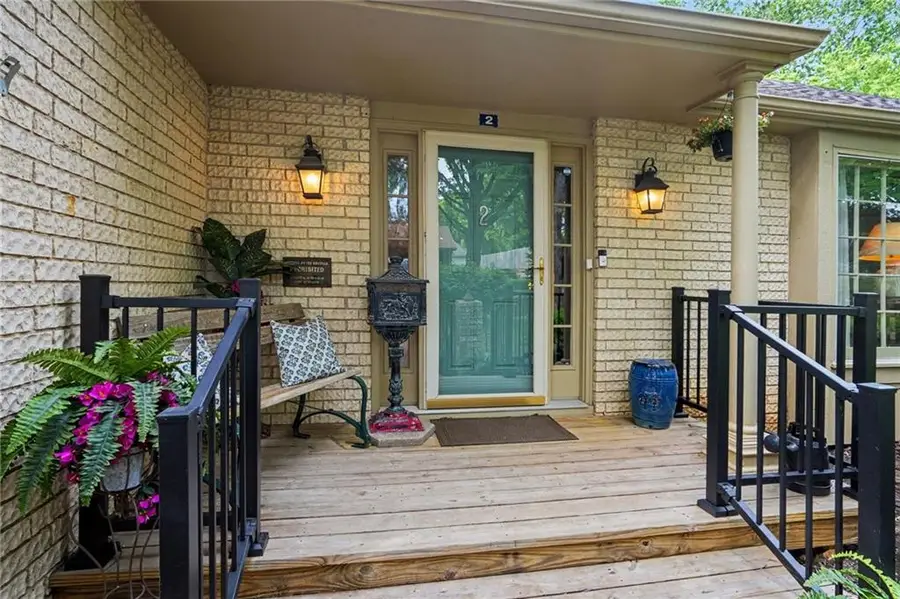 2 W Bridlespur Terrace, Kansas City, MO 64114 - #3
