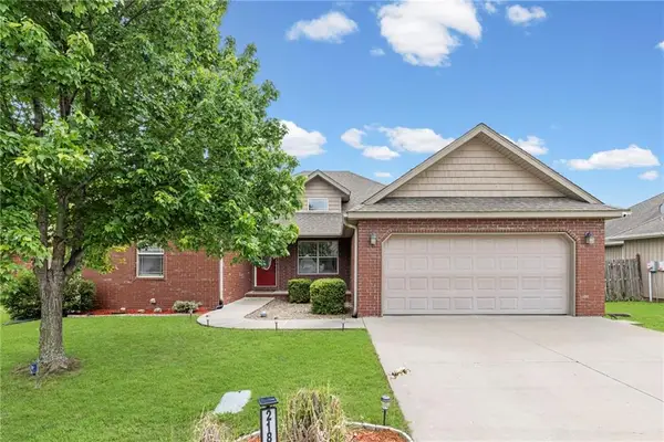 21811 Lombardo Lane, Peculiar, MO 64078