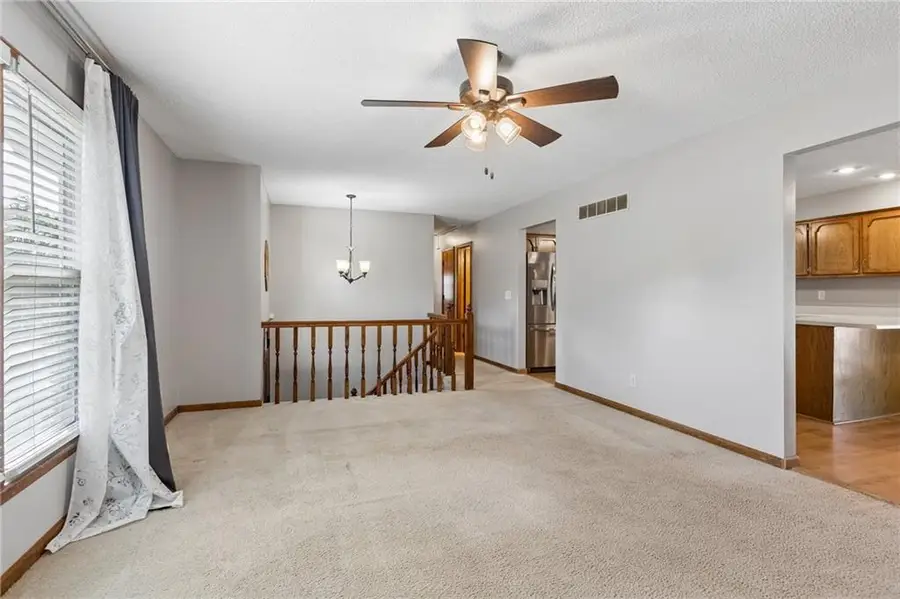 807 E Summit Street, Smithville, MO 64089 - #3