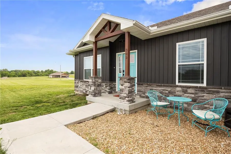 305 SW 11th Road, Warrensburg, MO 64093 - #2