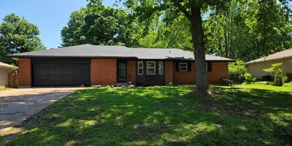 8951 Rene Street, Lenexa, KS 66215