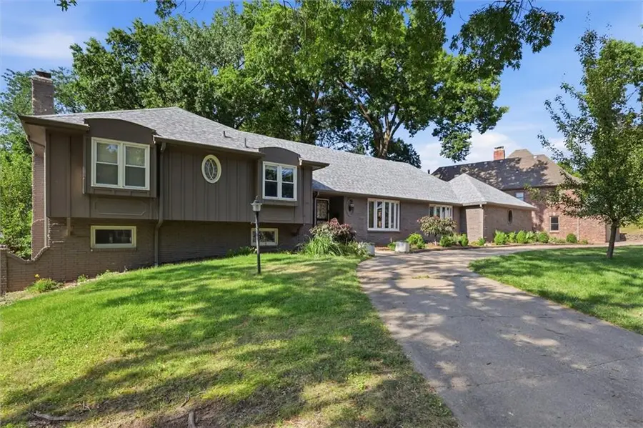 1110 W 113th Street, Kansas City, MO 64114 - #2