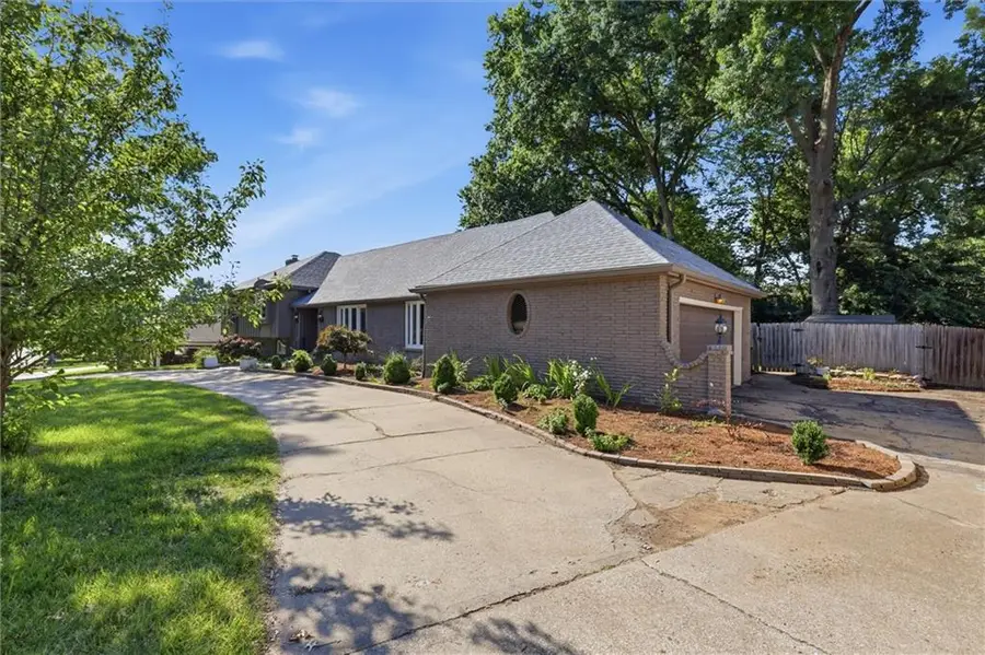 1110 W 113th Street, Kansas City, MO 64114 - #3