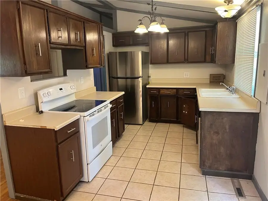 5703 Euclid Avenue, Kansas City, MO 64130 - #3