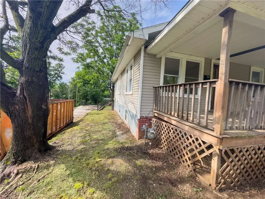 2810 Oak Street, Saint Joseph, MO 64503 - #2