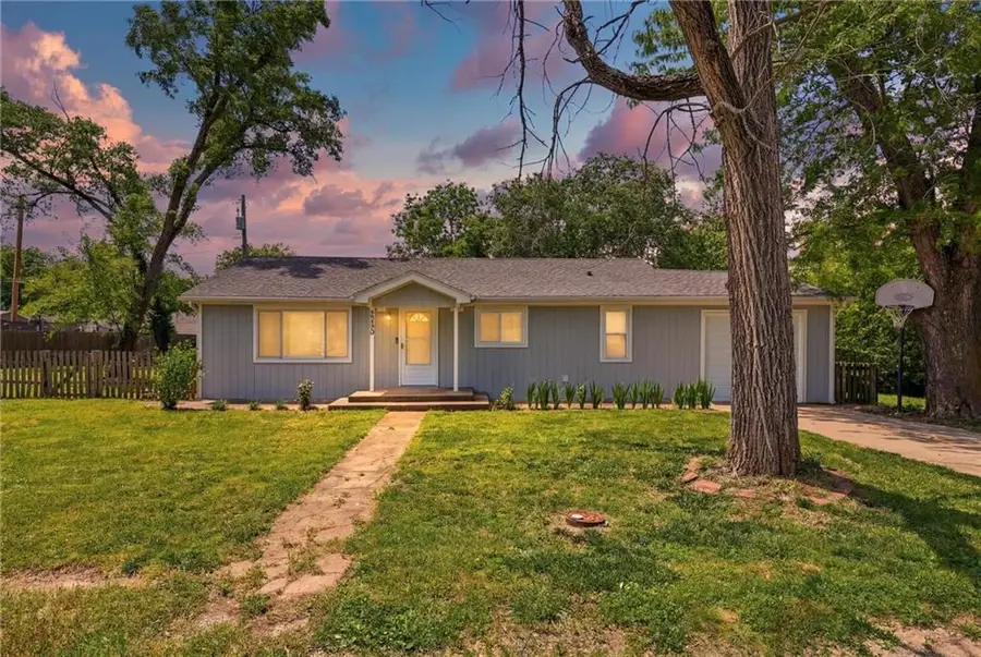 8230 Cherokee Street, De Soto, KS 66018 - #2