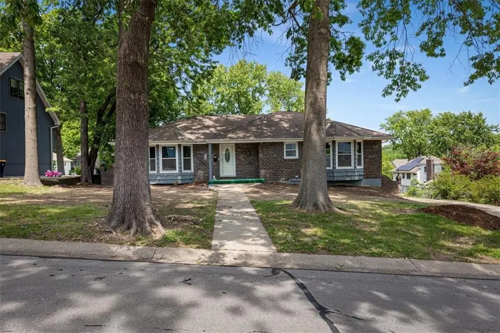 12208 E 62nd Terrace, Kansas City, MO 64133 - #1