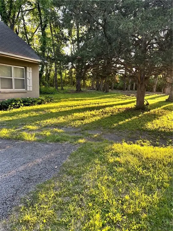 1105 W Santa Fe Trail, Kansas City, MO 64145 - #2