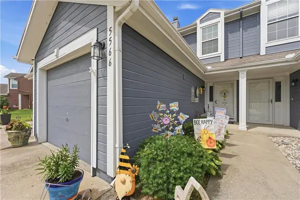 5566 NW Moonlight Meadow Drive, Lee's Summit, MO 64064