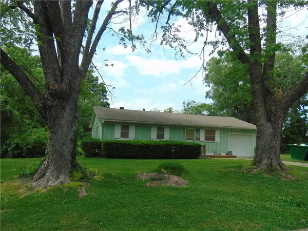 1802 Bird Terrace, Harrisonville, MO 64701
