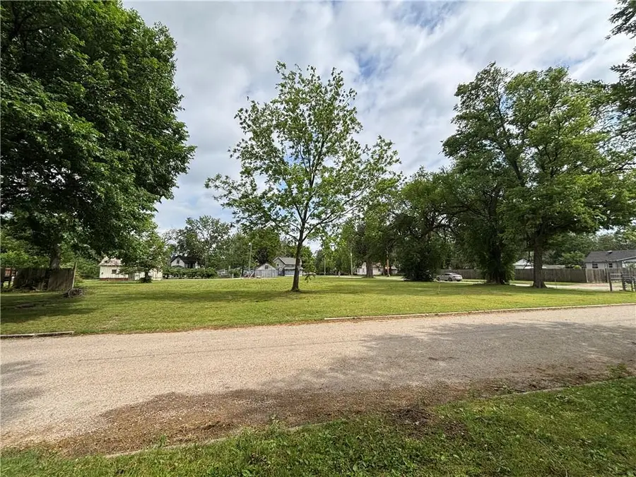 422 &428 E 3rd Street, Cherryvale, KS 67335 - #2