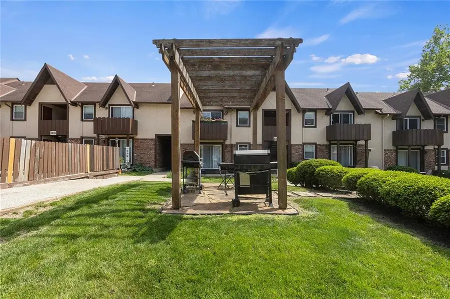 6208 Robinson Street #1, Overland Park, KS 66202 - #3