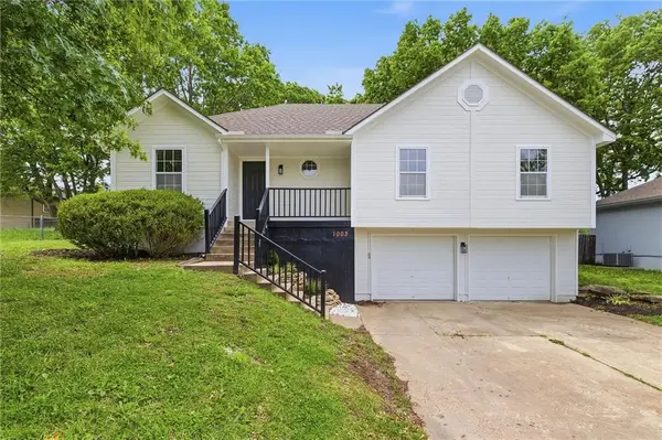 1003 Lincoln Street, Pleasant Hill, MO 64080