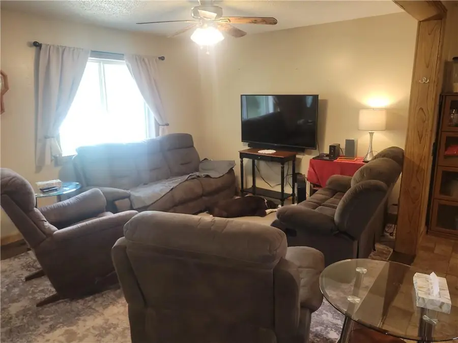 508 S Sinnet Street, Girard, KS 66743 - #3