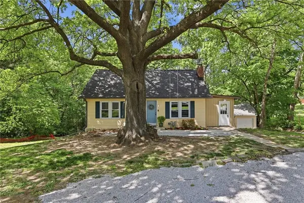 2 NE 70th Terrace, Kansas City, MO 64118