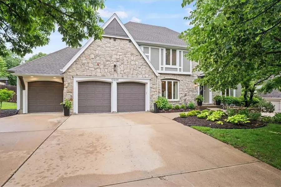 12209 Wenonga Road, Leawood, KS 66209 - #2