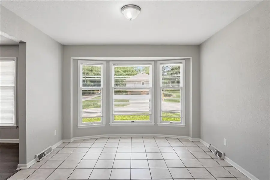 11401 E 61st Terrace, Raytown, MO 64133 - #3