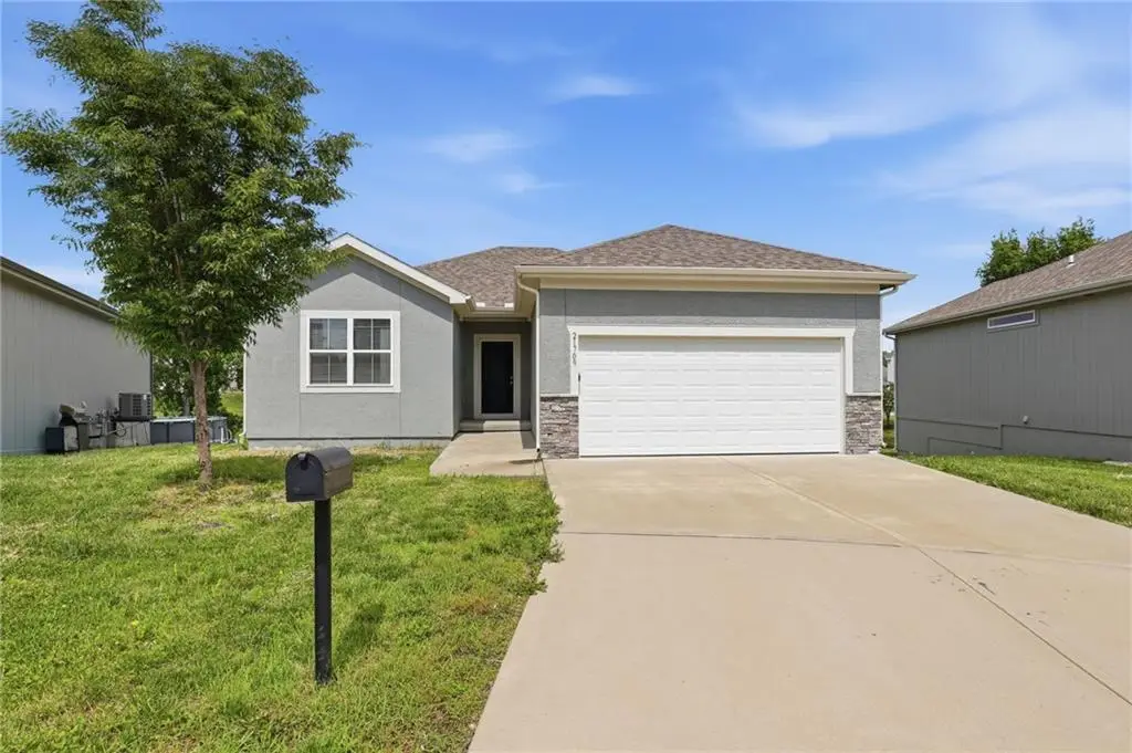 21709 N Ridge Court, Peculiar, MO 64078 - #1