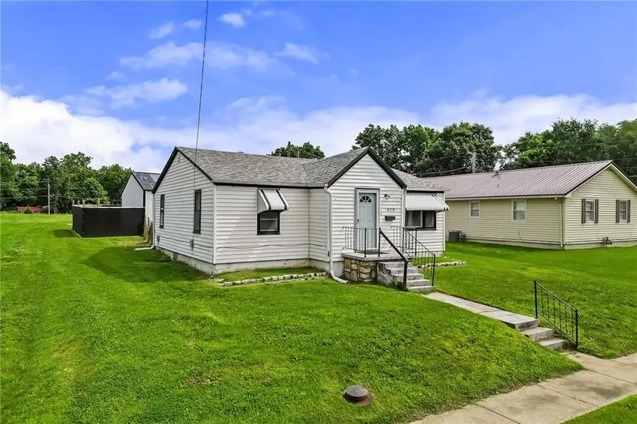 814 E North Main Street, Richmond, MO 64085 - #2