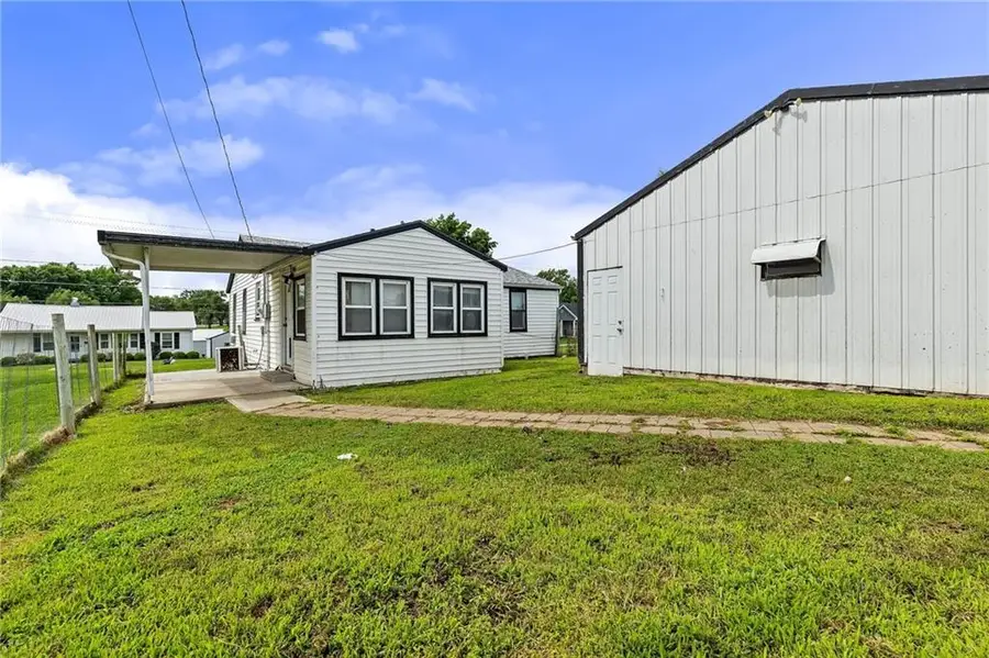 814 E North Main Street, Richmond, MO 64085 - #3
