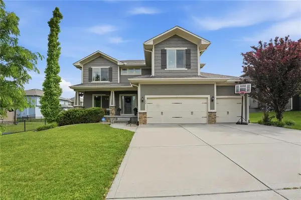 506 SW Lake Side Avenue, Lee's Summit, MO 64064