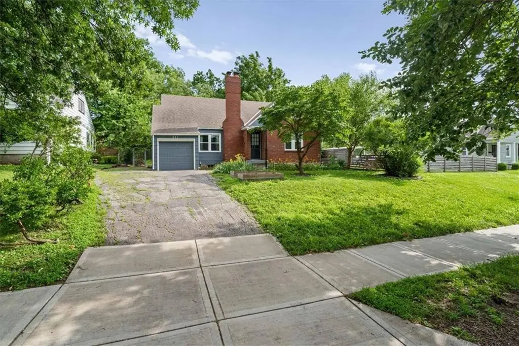 811 E 72nd Street, Kansas City, MO 64131 - #1