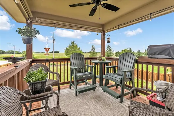 18400 Rock Ridge Street N, Smithville, MO 64089