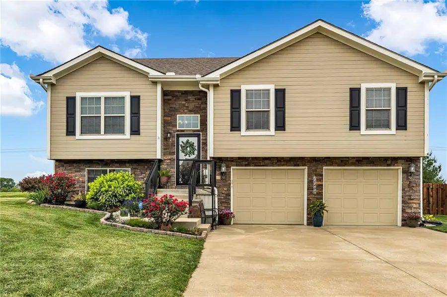 18400 Rock Ridge Street N, Smithville, MO 64089 - #2