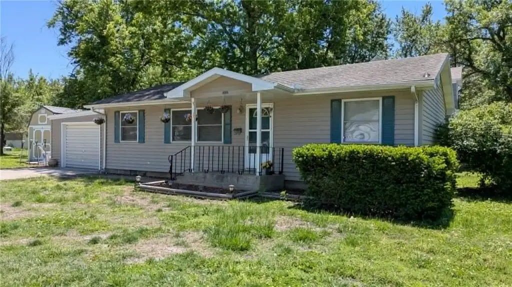 521 N 3rd Street, Iola, KS 66749 - #1