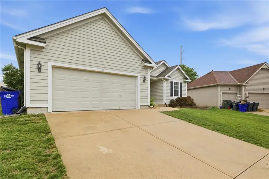 113 N Cedar Hills Street, Olathe, KS 66061 - #2