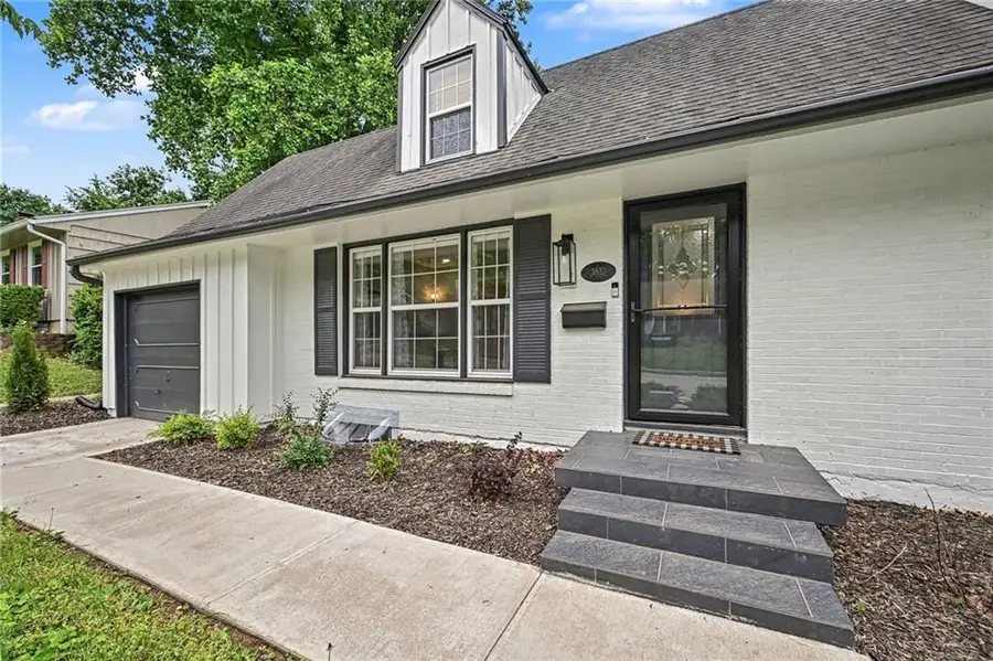 3813 NE 50th Street, Kansas City, MO 64119 - #3