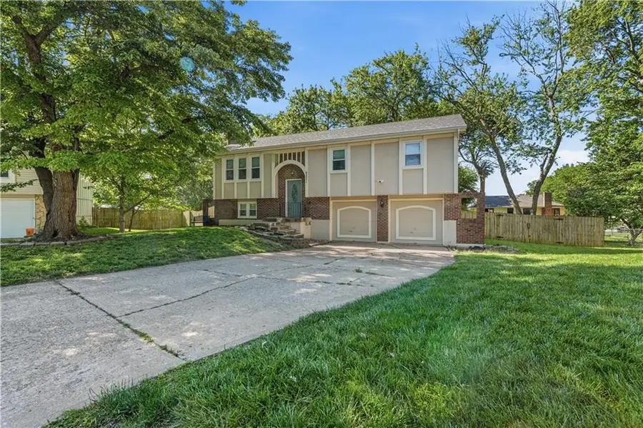6221 Albervan Street, Shawnee, KS 66216 - #2