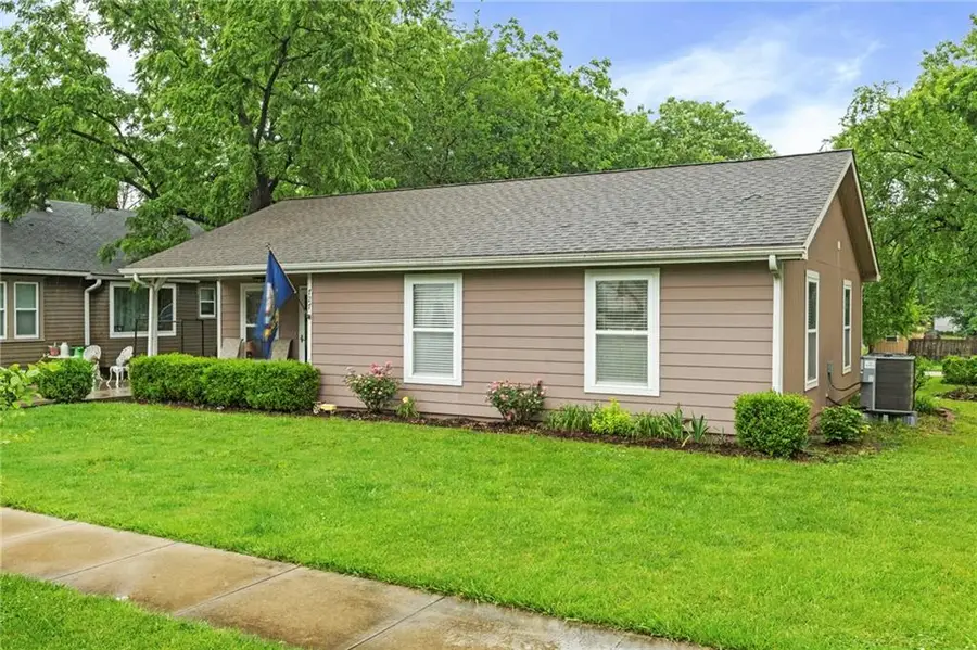 727 S Sycamore Street, Ottawa, KS 66067 - #2