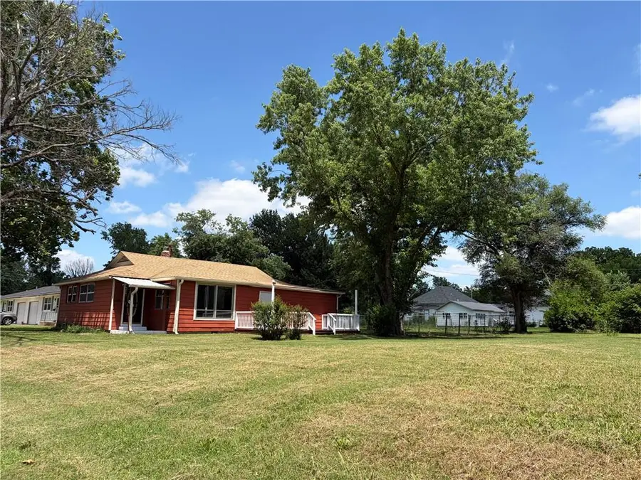 308 S 17th Street, Independence, KS 67301 - #3