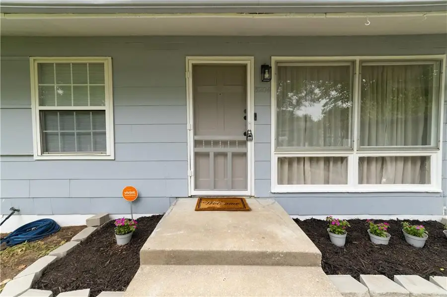 5204 Sycamore Avenue, Kansas City, MO 64129 - #2