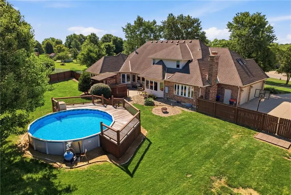 15586 Cedar Lane, Basehor, KS 66007 - #1