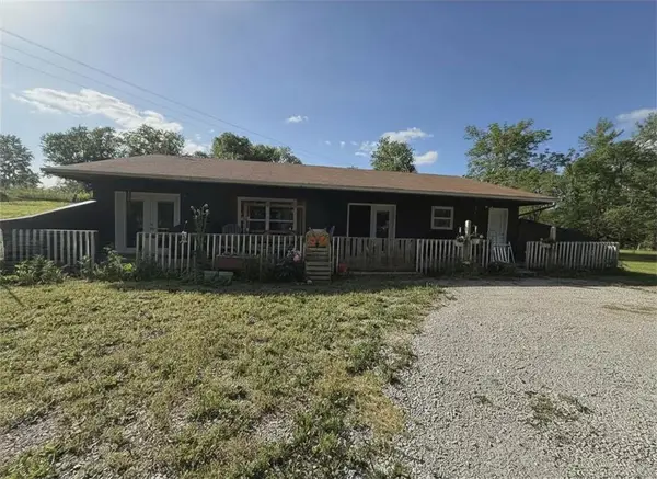 205 W Railroad Street, Maysville, MO 64469