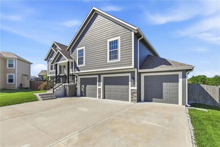 12301 S Burr Oak Circle, Peculiar, MO 64078 - #2